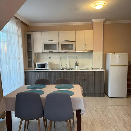 болгария с бассейном рядом море Sunny Beach